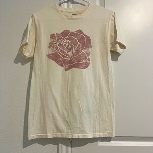 Maurice’s Cream Rose Graphic T-Shirt
